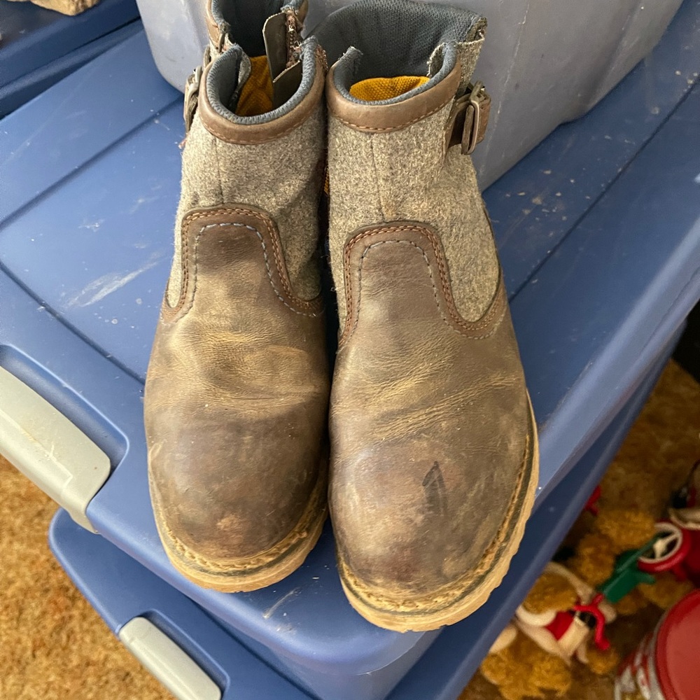 Women’s steel toe work boots zip up